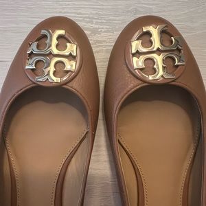 Like new Tory Burch flats. No scuffs. Worn only a few times. Great condition.
